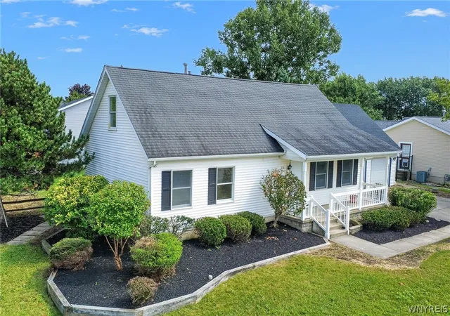 Photo 2 of Single family home for sale at 218 Summit Ave, West Seneca, NY 14224 | MLS# B1709416 | Listing updated on 2026-09-06