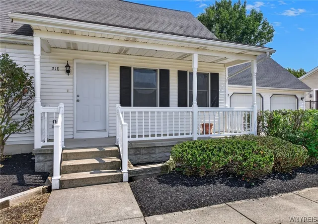 Photo 4 of Single family home for sale at 218 Summit Ave, West Seneca, NY 14224 | MLS# B1709416 | Listing updated on 2026-09-06