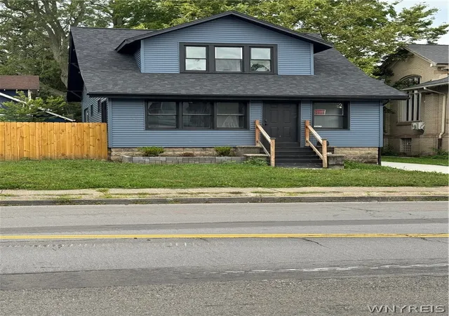 Photo 2 of Single family home for sale at 685 Abbott Rd, Buffalo, NY 14220 | MLS# B1710414 | Listing updated on 2026-08-28