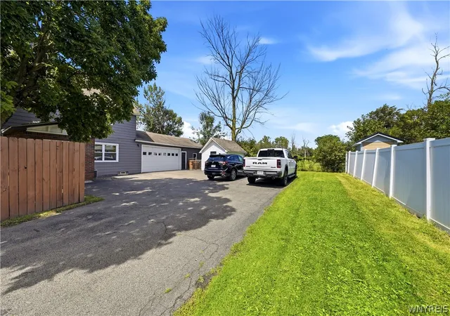 Photo 4 of Multi family home for sale at 160 Como Park Blvd, Cheektowaga, NY 14227 | MLS# B1710609 | Listing updated on 2026-09-12