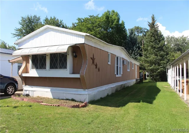 Photo 3 of Manufactured home for sale at 120 Carefree Ln, Cheektowaga, NY 14227 | MLS# B1710171 | Listing updated on 2026-09-02