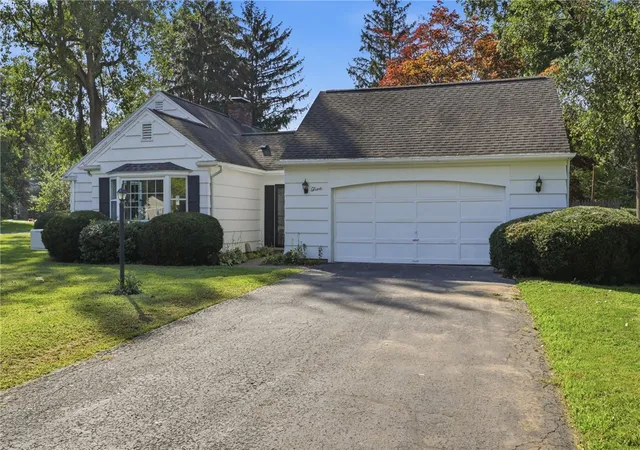Photo 3 of Sale Pending at 5 Duncott Rd, Perinton, NY 14450 | MLS# R1710666 | Listing updated on 2026-09-02