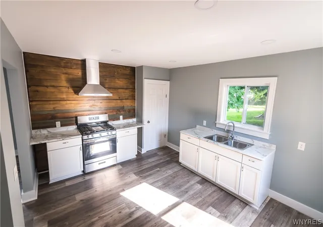 Photo 3 of Sale Pending at 104 E Oak Orchard St, Shelby, NY 14103 | MLS# B1710557 | Listing updated on 2026-09-10
