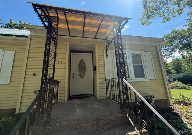 Photo 3 of Single family home for sale at 411 S Willow St, Oneida, NY 13421 | MLS# S1710400 | Listing updated on 2026-09-11