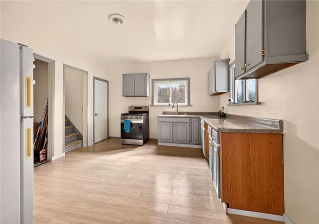 Photo 3 of Single family home for sale at 20 Home Pl, Rochester, NY 14611 | MLS# R1710473 | Listing updated on 2026-09-08