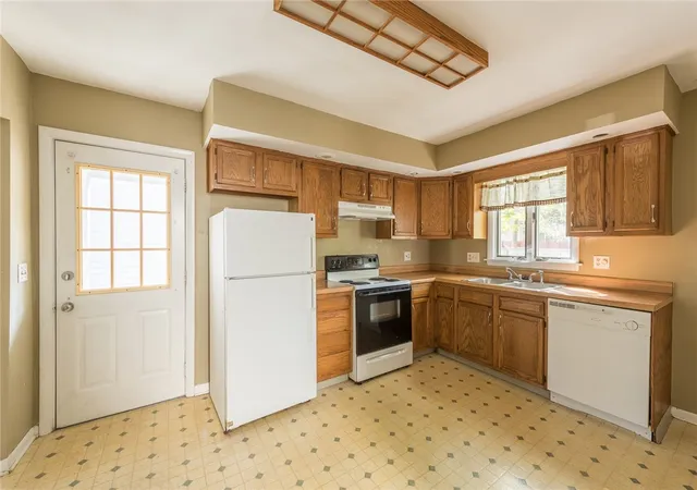 Photo 3 of Sale Pending at 777 Meigs St, Rochester, NY 14620 | MLS# R1709919 | Listing updated on 2026-09-10