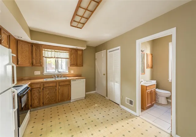 Photo 3 of Sale Pending at 777 Meigs St, Rochester, NY 14620 | MLS# R1709919 | Listing updated on 2026-09-10