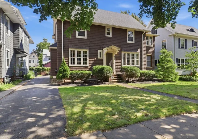 Photo 2 of Sale Pending at 264 Berkeley St, Rochester, NY 14607 | MLS# R1710590 | Listing updated on 2026-09-11