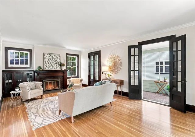 Photo 3 of Sale Pending at 264 Berkeley St, Rochester, NY 14607 | MLS# R1710590 | Listing updated on 2026-09-11