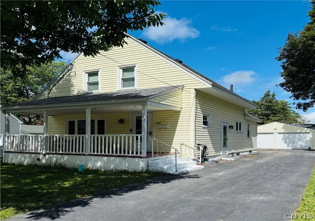 Photo 3 of Single family home for sale at 259 Stuart St, Watertown City, NY 13601 | MLS# S1710808 | Listing updated on 2026-09-06