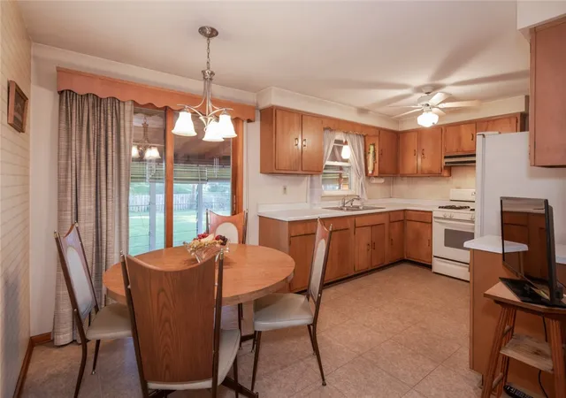 Photo 4 of Sale Pending at 165 Afton St, Rochester, NY 14612 | MLS# R1710362 | Listing updated on 2026-09-11