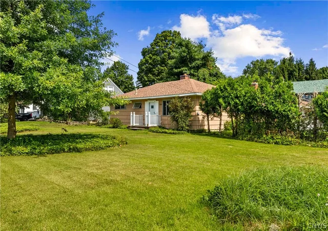 Photo 3 of Single family home for sale at 900 W Bloomfield St, Rome, NY 13440 | MLS# S1710521 | Listing updated on 2026-08-28