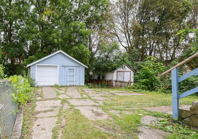 Photo 3 of Multi family home for sale at 136 Wadsworth St, Syracuse, NY 13203 | MLS# S1710620 | Listing updated on 2026-09-03