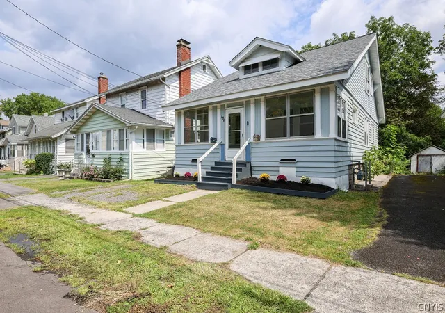 Photo 3 of Multi family home for sale at 136 Wadsworth St, Syracuse, NY 13203 | MLS# S1710620 | Listing updated on 2026-09-03