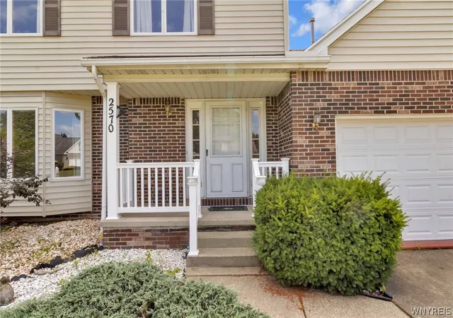 Photo 2 of Sale Pending at 2570 David Dr, Wheatfield, NY 14304 | MLS# B1707734 | Listing updated on 2026-09-10