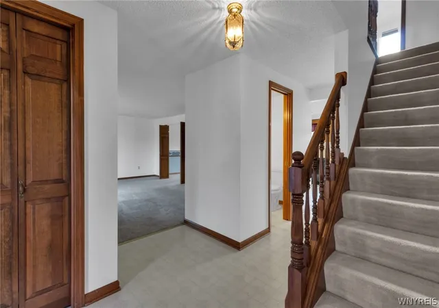 Photo 3 of Sale Pending at 2570 David Dr, Wheatfield, NY 14304 | MLS# B1707734 | Listing updated on 2026-09-10