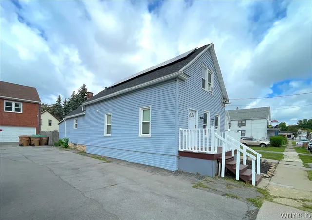 Photo 3 of Single family home for sale at 31 Alpine Pl, Cheektowaga, NY 14225 | MLS# B1710380 | Listing updated on 2026-09-16