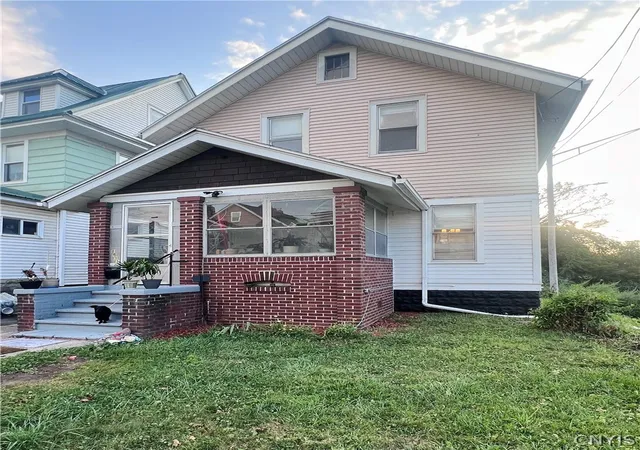Photo 2 of Single family home for sale at 1831 Butternut St, Syracuse, NY 13208 | MLS# S1710857 | Listing updated on 2026-08-28
