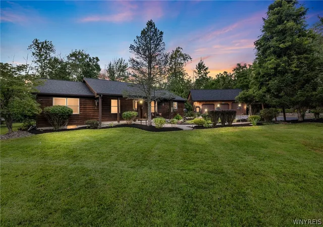 Photo 1 of Sale Pending at 5900 Creekview Dr, Clarence, NY 14032 | MLS# B1710111 | Listing updated on 2026-09-08