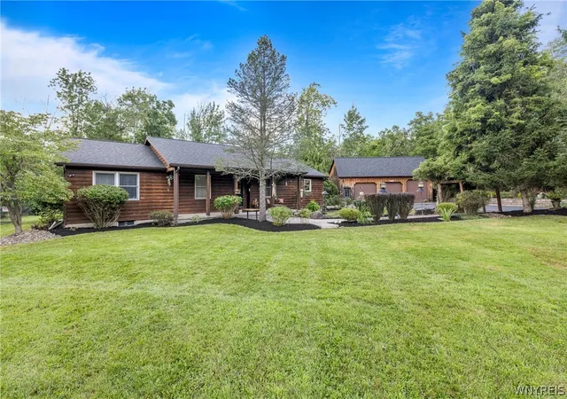 Photo 2 of Sale Pending at 5900 Creekview Dr, Clarence, NY 14032 | MLS# B1710111 | Listing updated on 2026-09-08
