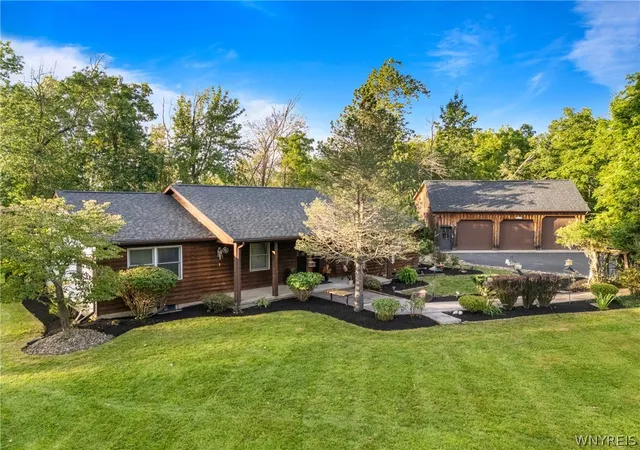 Photo 3 of Sale Pending at 5900 Creekview Dr, Clarence, NY 14032 | MLS# B1710111 | Listing updated on 2026-09-08