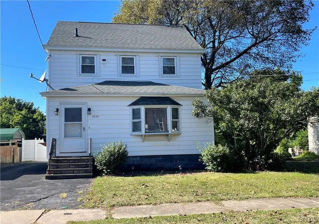 Photo 2 of Sale Pending at 1537 Lemoyne Ave, Syracuse, NY 13208 | MLS# S1710882 | Listing updated on 2026-09-01