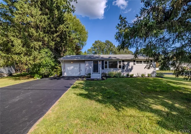 Photo 1 of Single family home for sale at 119 Greystone Dr, Camillus, NY 13031 | MLS# S1710895 | Listing updated on 2026-08-30