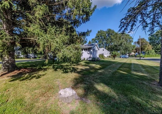 Photo 2 of Single family home for sale at 119 Greystone Dr, Camillus, NY 13031 | MLS# S1710895 | Listing updated on 2026-08-30