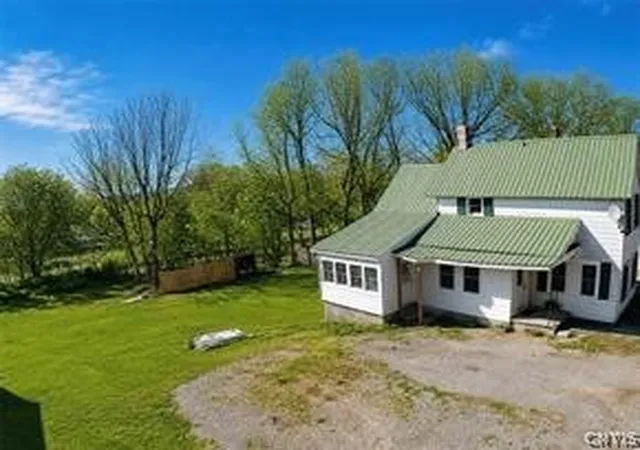 Photo 2 of Single family home for sale at 131 Scio St, Watertown City, NY 13601 | MLS# S1710903 | Listing updated on 2026-08-29