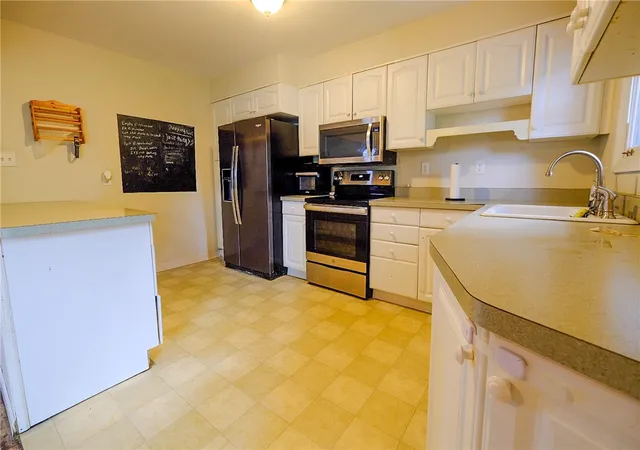 Photo 3 of Single family home for sale at 324 Manchester Rd, Schenectady, NY 12304 | MLS# R1710732 | Listing updated on 2026-09-08