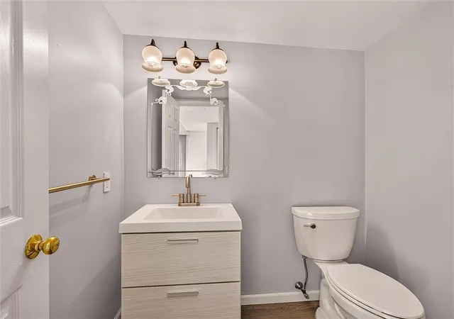 Photo 4 of Sale Pending at 530 Eastbrooke Ln, Brighton, NY 14618 | MLS# R1705844 | Listing updated on 2026-09-11