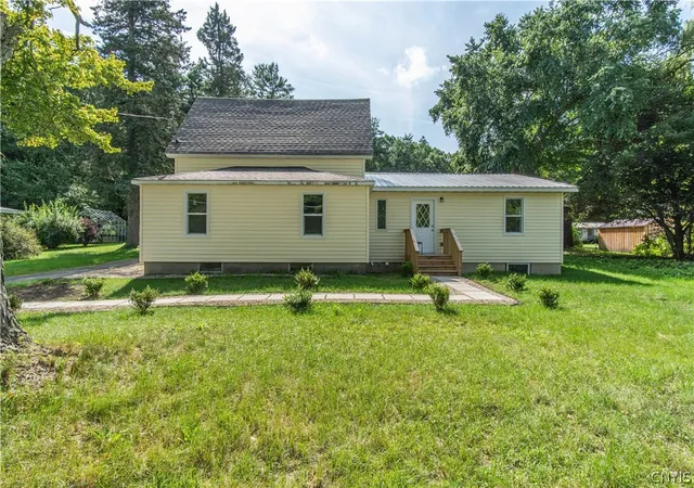 Photo 3 of Single family home for sale at 38096 Rt 12e, Clayton, NY 13624 | MLS# S1710929 | Listing updated on 2026-09-03
