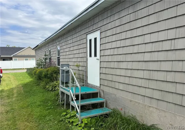 Photo 3 of Manufactured home for sale at 3450 Howard Rd #41, Hamburg, NY 14075 | MLS# B1710990 | Listing updated on 2026-09-01