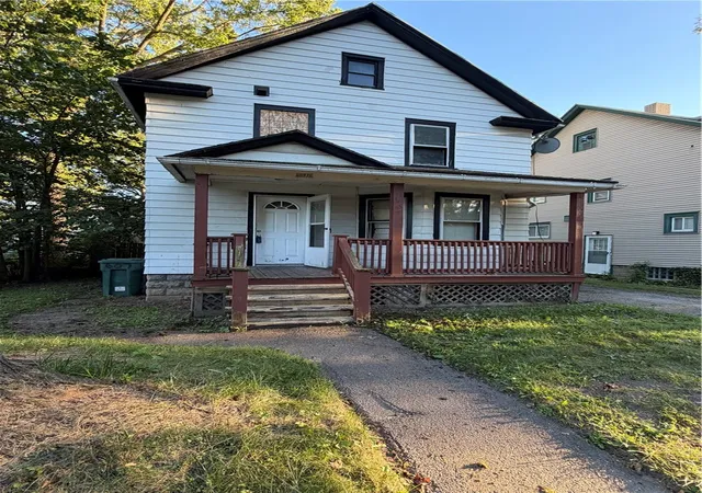 Photo 3 of Single family home for sale at 607 Sawyer St, Rochester, NY 14619 | MLS# R1711065 | Listing updated on 2026-09-04