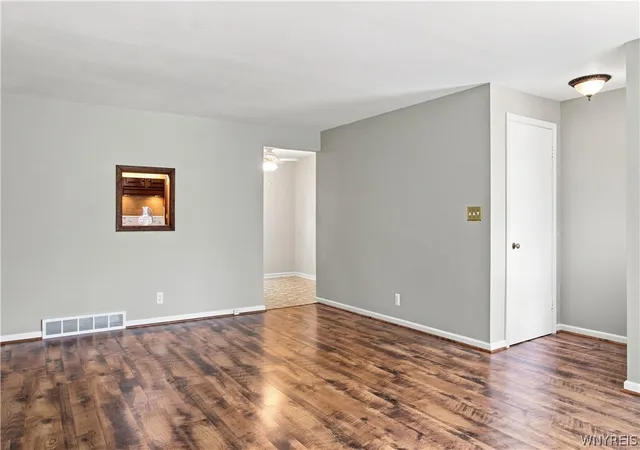 Photo 4 of Sale Pending at 872 Woodstock Ave, Tonawanda, NY 14150 | MLS# B1710998 | Listing updated on 2026-09-10