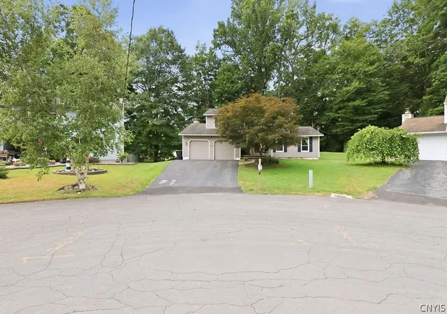 Photo 3 of Sale Pending at 4192 Fireside Cir, Liverpool, NY 13090 | MLS# S1711034 | Listing updated on 2026-09-03