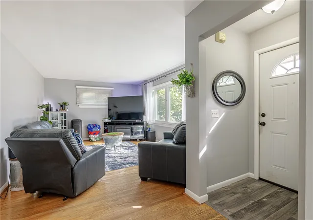 Photo 4 of Sale Pending at 25 Dorington Rd, Irondequoit, NY 14609 | MLS# R1711052 | Listing updated on 2026-09-10