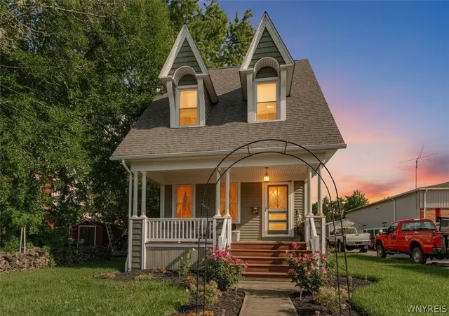 Photo 3 of Single family home for sale at 220 Elliot St, Youngstown, NY 14174 | MLS# B1710959 | Listing updated on 2026-08-31