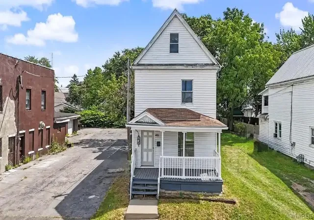 Photo 1 of Single family home for sale at 401 Military Rd, Buffalo, NY 14207 | MLS# B1709968 | Listing updated on 2026-08-31