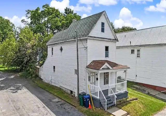 Photo 2 of Single family home for sale at 401 Military Rd, Buffalo, NY 14207 | MLS# B1709968 | Listing updated on 2026-08-31