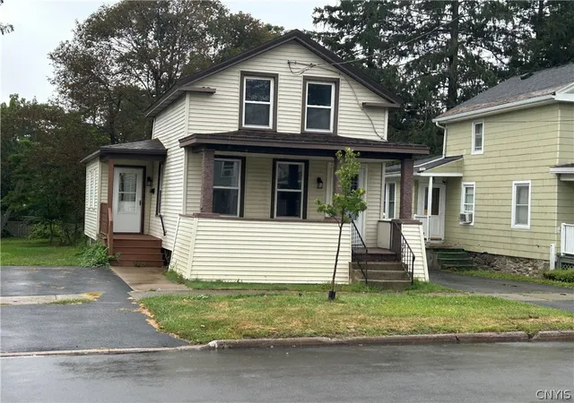 Photo 1 of Single family home for sale at 90 Ontario St, Oswego, NY 13126 | MLS# S1711003 | Listing updated on 2026-08-31