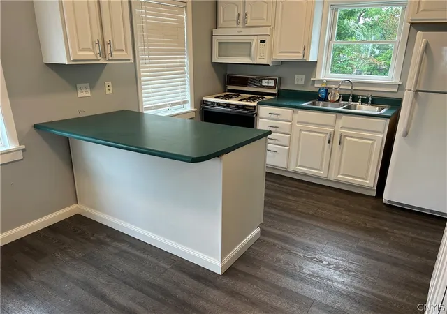 Photo 3 of Single family home for sale at 90 Ontario St, Oswego, NY 13126 | MLS# S1711003 | Listing updated on 2026-08-31