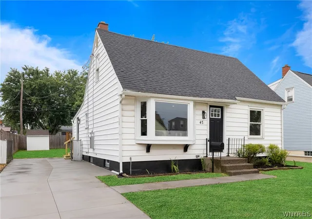 Photo 4 of Single family home for sale at 47 S Hedley St, Buffalo, NY 14206 | MLS# B1711119 | Listing updated on 2026-09-14