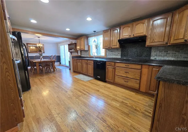 Photo 3 of Single family home for sale at 106 Thorndike Ln, Minoa, NY 13116 | MLS# S1710155 | Listing updated on 2026-09-13