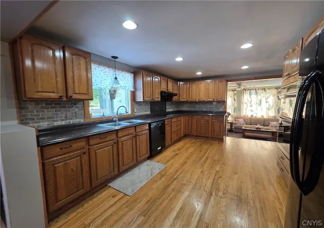 Photo 4 of Single family home for sale at 106 Thorndike Ln, Minoa, NY 13116 | MLS# S1710155 | Listing updated on 2026-09-13