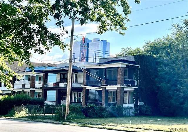 Listing Photo 3 - Condo for sale in building located at 915 Fry Ave, Niagara Falls, NY 14301