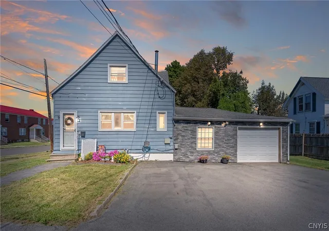 Single family home for sale at 101 Ellen St, Syracuse, NY 13208 | MLS# S1711043