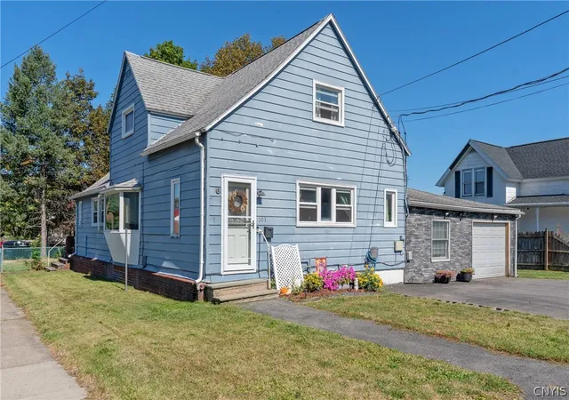 Photo 2 of Single family home for sale at 101 Ellen St, Syracuse, NY 13208 | MLS# S1711043 | Listing updated on 2026-09-10