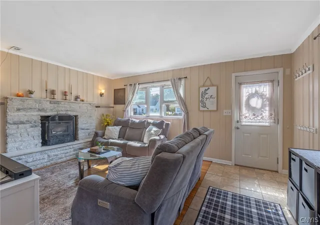 Photo 3 of Single family home for sale at 101 Ellen St, Syracuse, NY 13208 | MLS# S1711043 | Listing updated on 2026-09-10