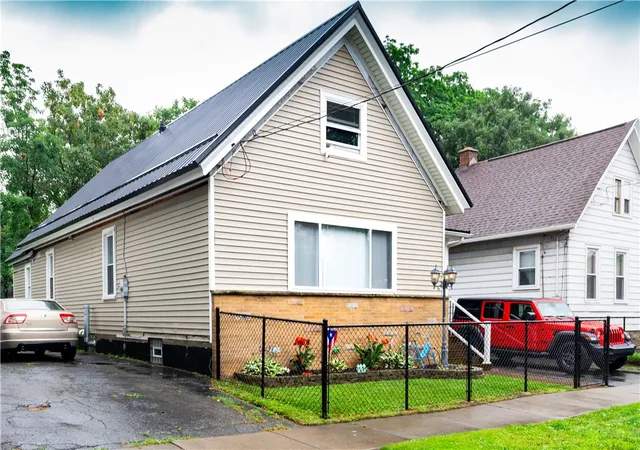 Photo 1 of Sale Pending at 6 Woodrow St, Rochester, NY 14606 | MLS# R1711160 | Listing updated on 2026-09-09